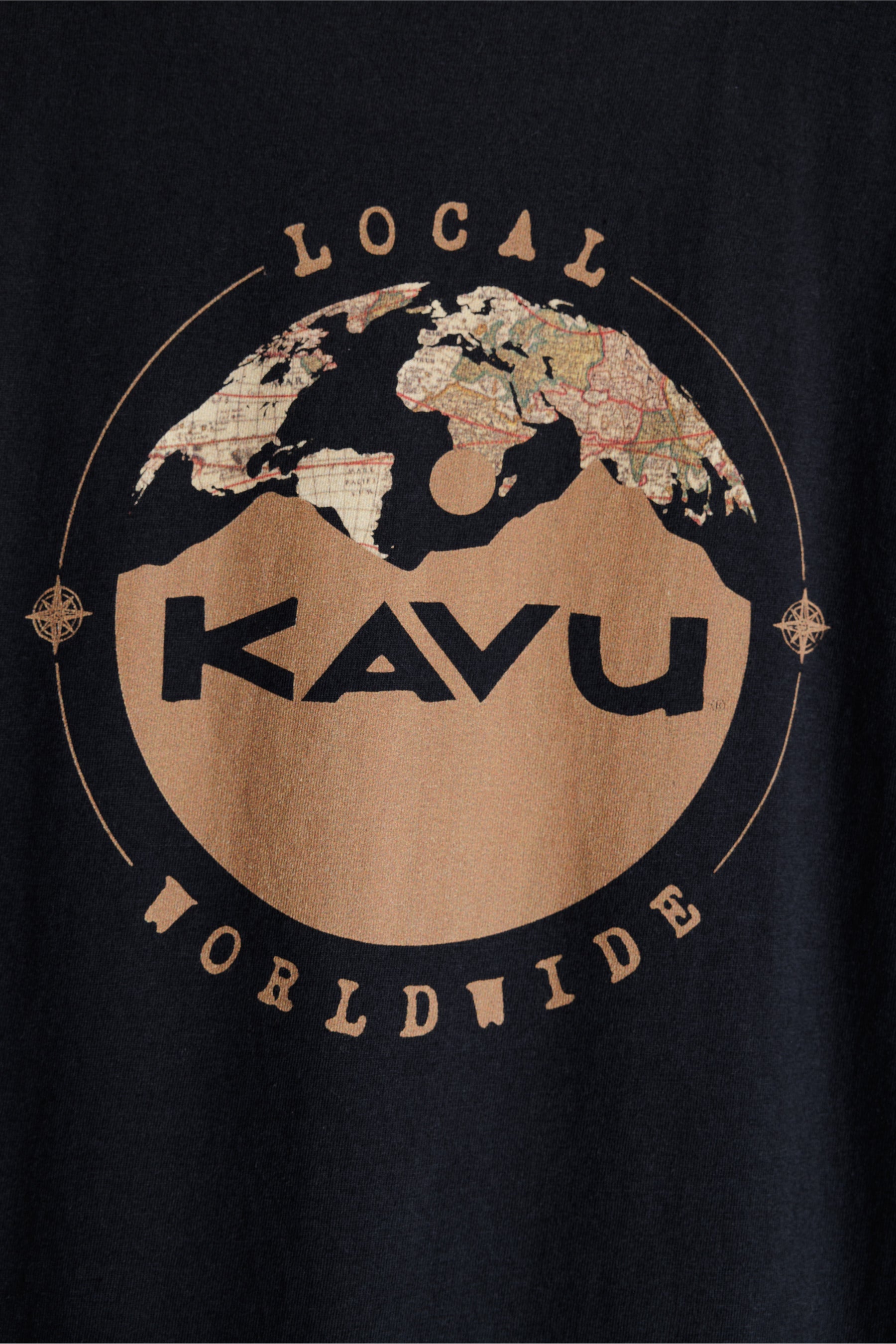 KAVU Globalize Tee 圖案 T 恤 - Black