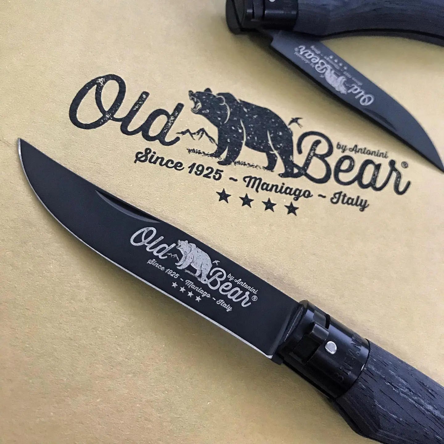 Antonini Old Bear® Total Black Laminated with BLACK/SILVER collar 全鍍黑連黑扣/銀扣 (不鏽鋼刀刃) - 遠野倉庫 Yuenye Warehouse