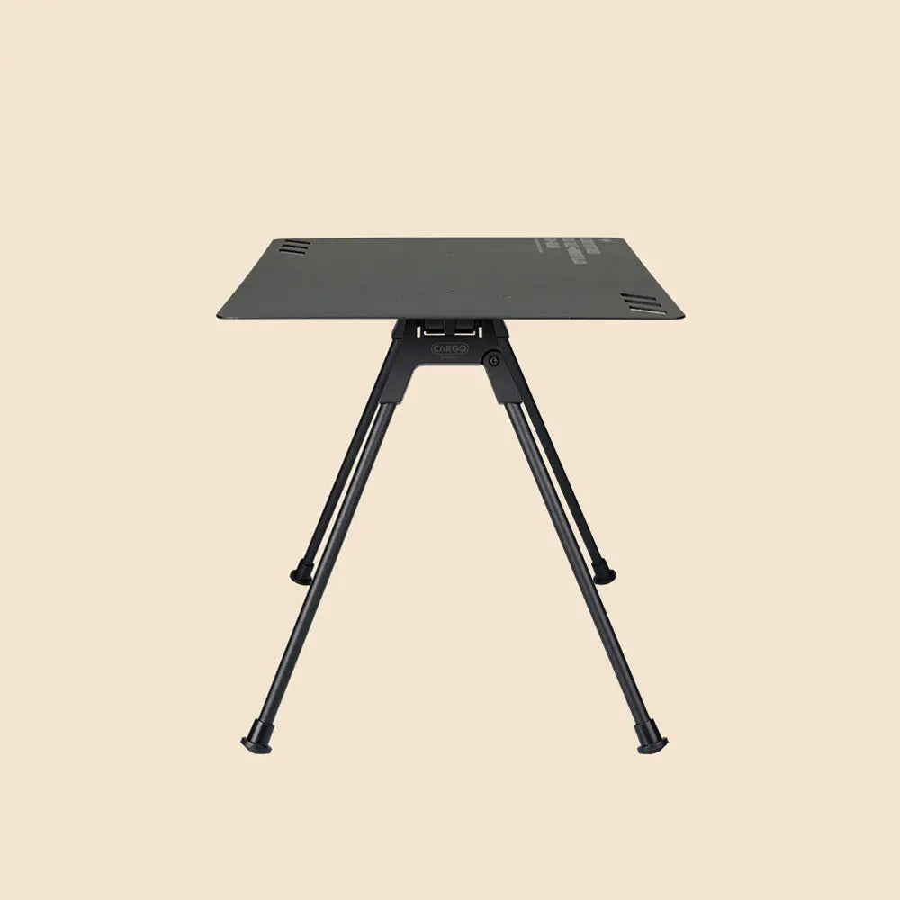 Container End Table CARGO Container End Table 一體式工業風折疊桌| 耐用露營用品・輕鬆搭建