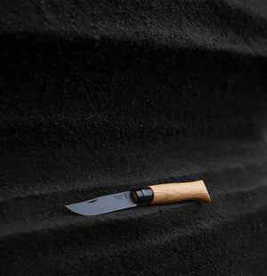 Opinel 傳統高級 不銹鋼尖頭摺刀 - N08 橡木 (全黑刃特別版) - 遠野倉庫 Yuenye Warehouse